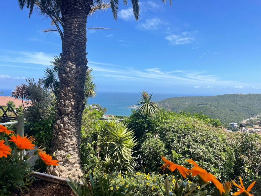 8 Bedroom Property for Sale in Herolds Bay Western Cape